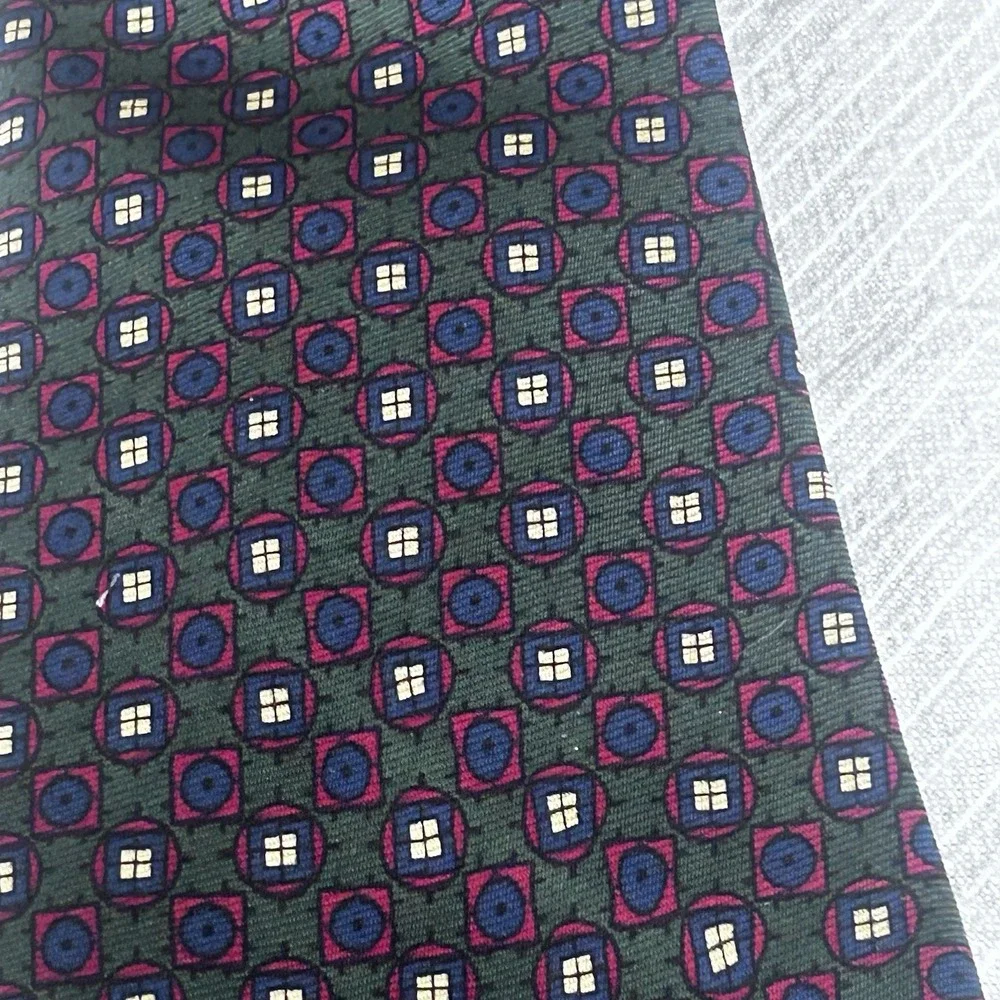 Jos A Bank Handmade Silk Tie Red/green/gold Pattern